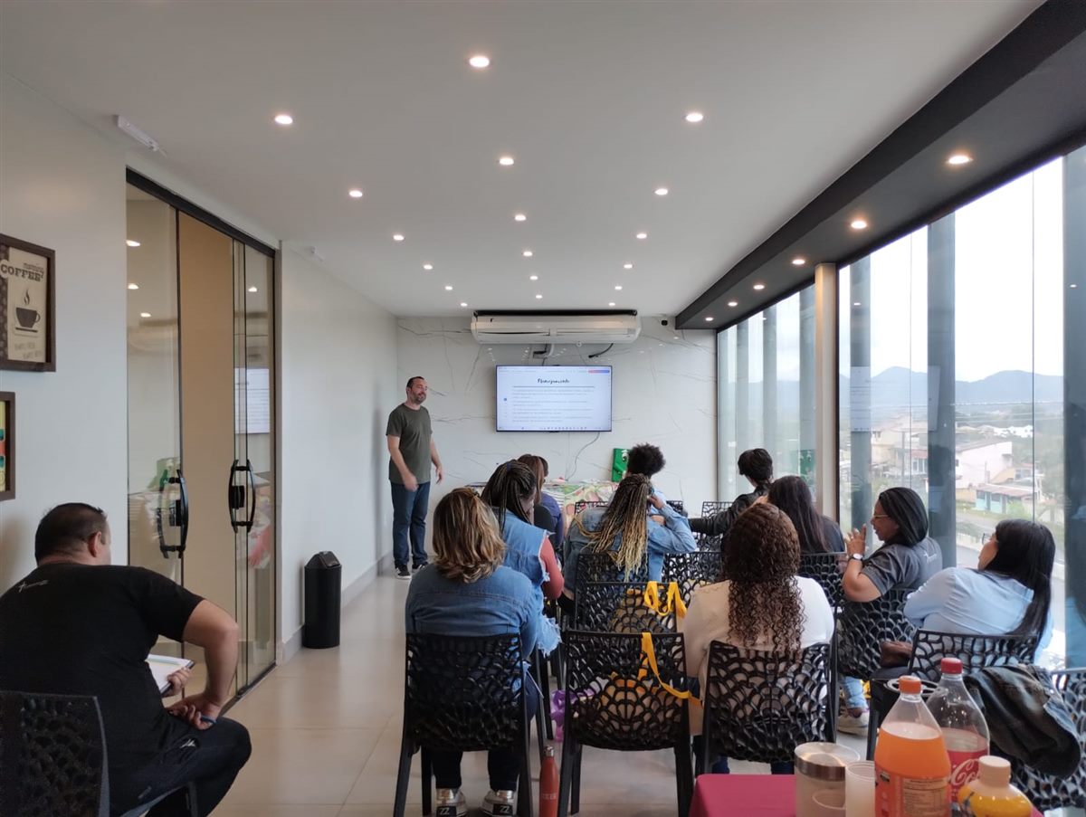 Aula presencial do Proami com vista panorâmica